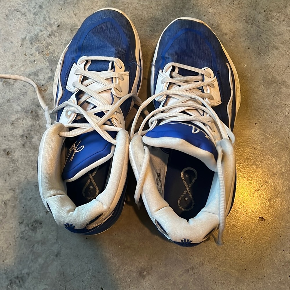 Basketball shoes Kyrie Infinity